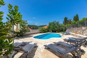 Seaside family friendly house with a swimming pool Sumartin, Brac - 21283