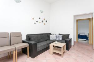 Apartments with parking space Kastel Stafilic, Kastela - 20843