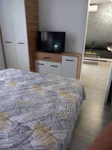 Silver Lake Apartments