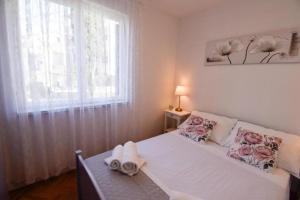 Apartments with a parking space Podstrana, Split - 21505