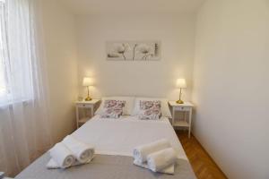 Apartments with a parking space Podstrana, Split - 21505