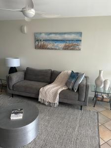 2 Bedroom Top Floor Unit - Ocean Views and Pool- Headlands Resort