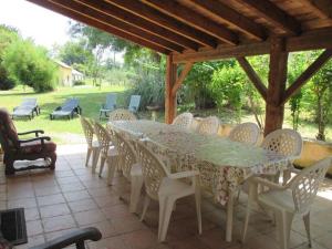 Maisons de vacances Gite Bonnes, 5 pieces, 12 personnes - FR-1-653-122 : photos des chambres