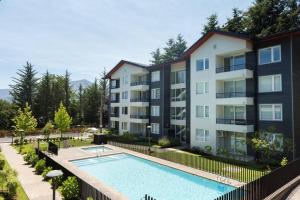 PUCON depto NUEVO! DOS DORMITORIOS DOS BAÑOS, en condominio con estacionamiento,balcon, super equipado, WIFI Y CABLE, PISCINA CON JARDINES, ZONA TRANQUILA A SOLO 5 MINUTOS DEL CENTRO EN AUTO