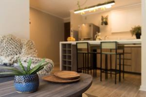 PUCON depto NUEVO! DOS DORMITORIOS DOS BAÑOS, en condominio con estacionamiento,balcon, super equipado, WIFI Y CABLE, PISCINA CON JARDINES, ZONA TRANQUILA A SOLO 5 MINUTOS DEL CENTRO EN AUTO