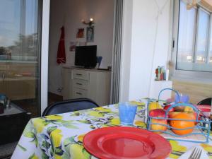 Appartements Appartement Villeneuve-Loubet, 2 pieces, 2 personnes - FR-1-252A-104 : photos des chambres