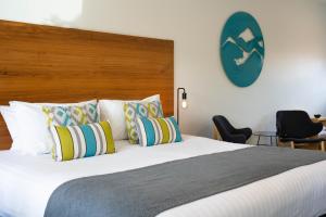 Bright Colonial Motel