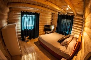 Double Room with Shared Bathroom room in Cabana Deac - Luxury Chalet