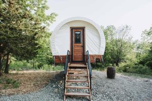 Heated & AC Full Bathroom Covered Wagon