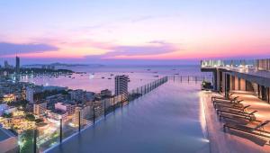 The Base Central PATTAYA HUGE 2BED King&Queen with Infinity Pool & Free Netflix