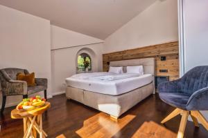 Suite with Balcony room in Landhaus Ramsau