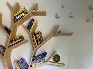 Sunflower House, a cozy cabin at Lake Wentworth