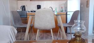 Το Παλατάκι του Κάστρου~The Palace in the Castle