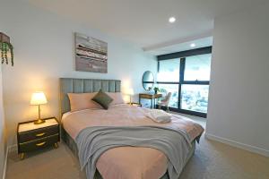 Luxury 3BRM Condo Pool Yoga Gym 2-Carport BoxHill