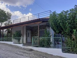 Olivenhainhaus / Eleonas