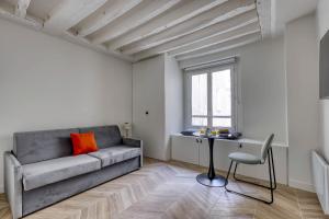 New and Designed Studio well Equipped - Heart of Paris 2