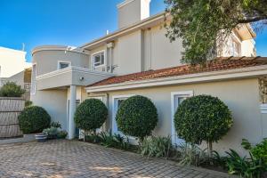 Kings Beach Cottages