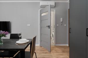 Gwiaździsta Apartment by the Sky Tower in Wrocław by Renters