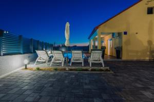 Holiday house Marijan with private pool and barbecue - by TA Leut