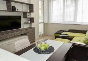 Black & White -1BD Flat in Varna Center by Flat Mаnager