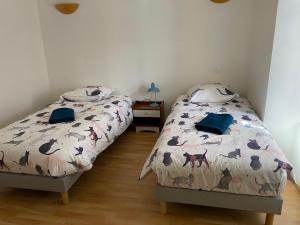 B&B / Chambres d'hotes CHAMBRE D HOTES CHEZ DANY MAOWMAOW ET GARFIELD : photos des chambres