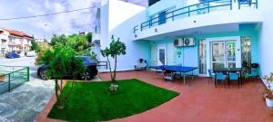 Grace : Garden and Terrace House