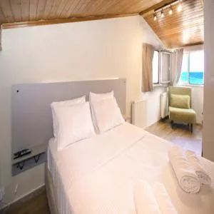 Family beach house near airport - Áyios Spirídhon