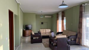 Azure Apartments by Kondo Stays