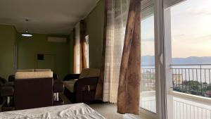 Azure Apartments by Kondo Stays