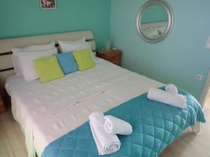 Beachfront Residence With Private Path To The Sea