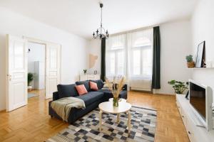 Spacious & serene downtown home with FREE parking