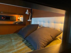 Hotels Love room - love Abella box, location adulte : Studio avec Vue sur Jardin