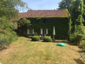 Maisons de vacances Charmante maison, en pleine verdure : photos des chambres