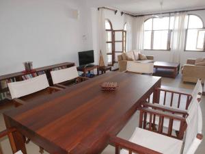 Suite apartment, pool, beach access nearby C224