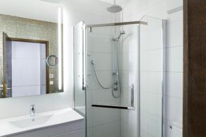 Single Room with Private Bathroom room in Hotel Hellers Twenty Four I -24h-Check-In-