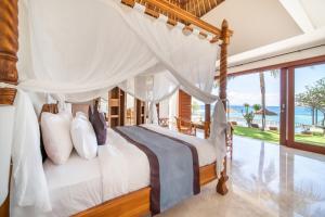 Villa Dahlia, 4 bed Oceanfront Retreat, Candidasa