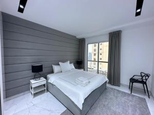 STYLISH 2 BEDROOM SERVICE APARTMENT with SEA VIEW