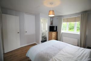 3 Bed Detached - 3 Bathrooms - Parking - Quiet