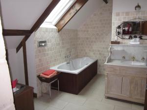 Hotels Le Manoir De Mathan : photos des chambres