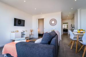 Modern Apartment with Ocean View & Terrace - Free Access to Pool and Tennis Courts by Lisbeyond