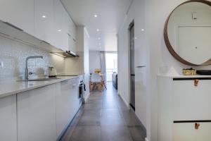 Modern Apartment with Ocean View & Terrace - Free Access to Pool and Tennis Courts by Lisbeyond