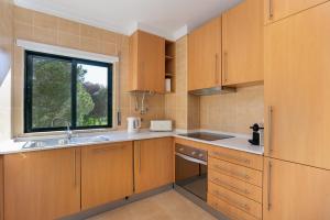 Salgados Sunny Beach Apt - 7 min walk from Beach by Lisbeyond