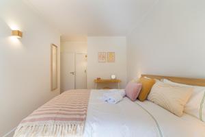 Salgados Sunny Beach Apt - 7 min walk from Beach by Lisbeyond