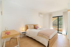 Salgados Sunny Beach Apt - 7 min walk from Beach by Lisbeyond