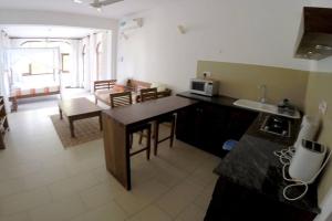 Apartment, pool, beach access nearby C221