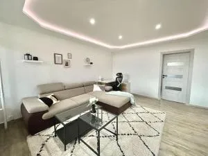 Krásný zrekonstruovaný byt 3+1 - Mníšek