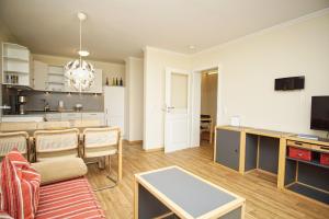 Terrasse, gratis Nutzung vom AHOI Erlebnisbad und Sauna in Sellin - Meeresblick FeWo 19