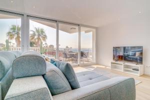 Beach Front Flat with Sea Views