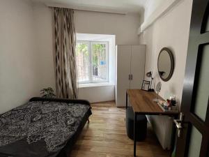 Opera Apartment Sleeps 4 with Patio