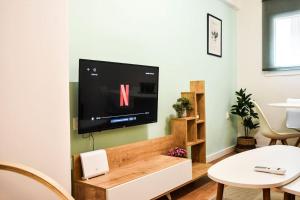 Newly renovated-City Center Apartment